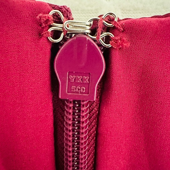 Chi chi London cranberry dress w sash! UK 12P 🔥 - Picture 7 of 9